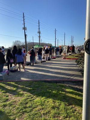 The line to the event for drop off