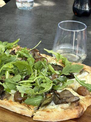 VEGETARIANA Pizza: Robiola cheese, onions, eggplant, artichoke, arugula