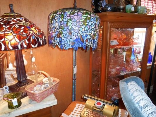 Beautiful wisteria tiffany style floor lamp.....