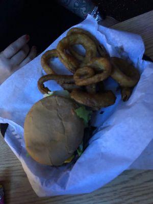 Cheeseburger and rings.