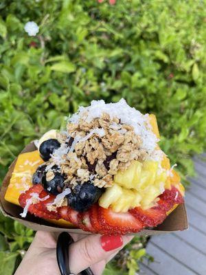 Papaya combo açaí bowl w granola and coconut flakes.