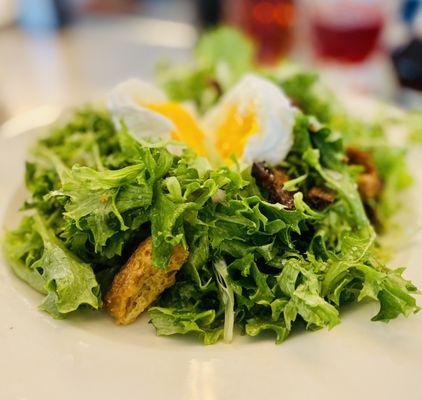 Frisée salad for moi. Excellent :)...