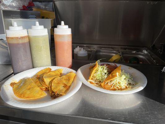 Tacos de papa, frijoles y chicharrón (potato, beans and pork)