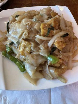 L4. Tofu Drunken Noodle Lunch