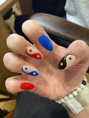 Yin Yang Nail Art