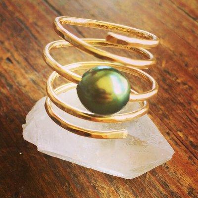 Tahitian pearl swirl ring in gold