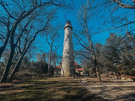 Picture of the tower of Grosse Point Lighthouse.