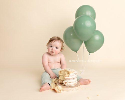 Smash Cake Photo Shoot at Maxine Evans Photography
Los Angeles Baby Photography. maxineevansphotography.com