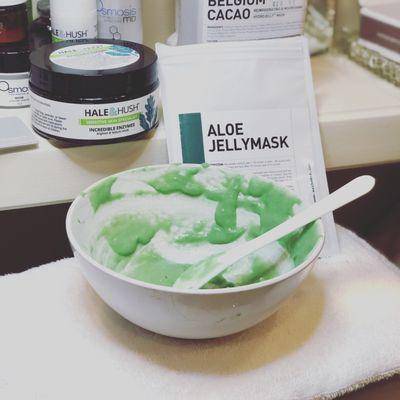 Aloe jelly mask: calming and healing