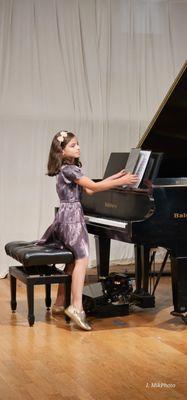 Beginner piano lessons in San Diego taught by professional instructors. Learn music fundamentals with expert guidance.