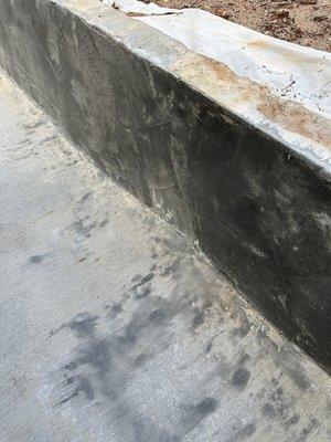 Terrible smoothening work, wall is not straight (top and the side), not same thickness, concrete is different color