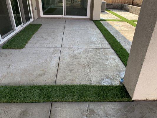 California room / backyard / stamped concrete / turf borders