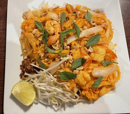 Pad Thai with Shrimp & Chicken