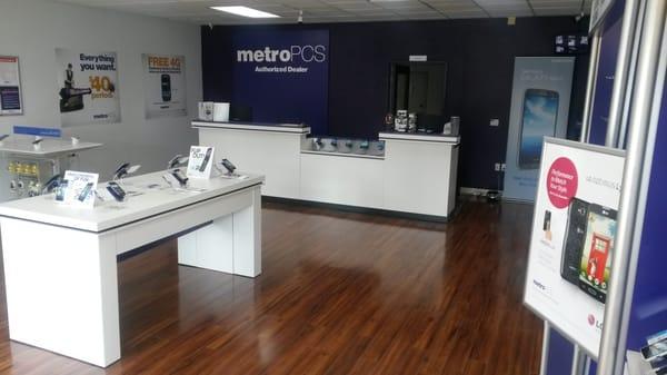 Come on in! You need a phone with great nationwide service! MetroPCS is where you need to be!