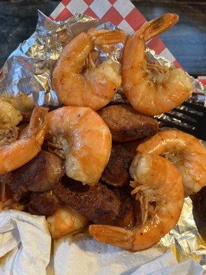 Boiled shrimp with sausage