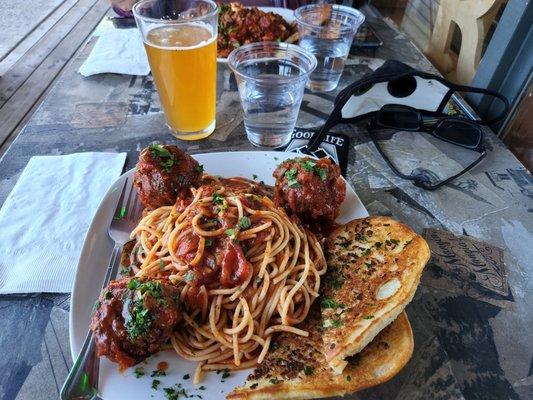 Great beer!  Delicious spaghetti and meatballs.  Nice dining outside too!