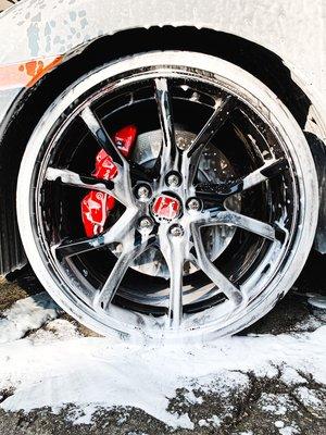 Wheel Wednesday! Deep cleaning these Type R wheels with Brembo brakes!