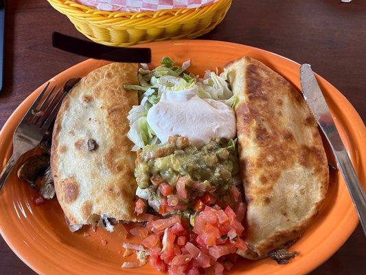 Mushroom quesadilla with salad