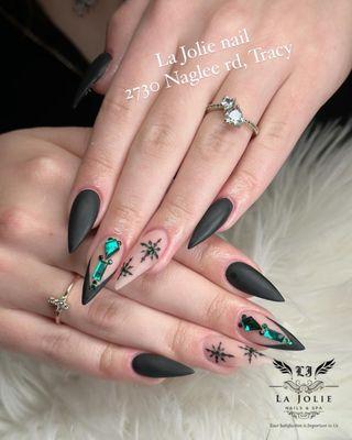 La Jolie Nails And Spa