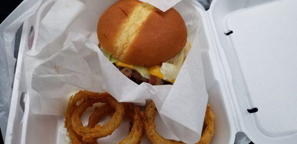 Bacon cheeseburger with onion rings