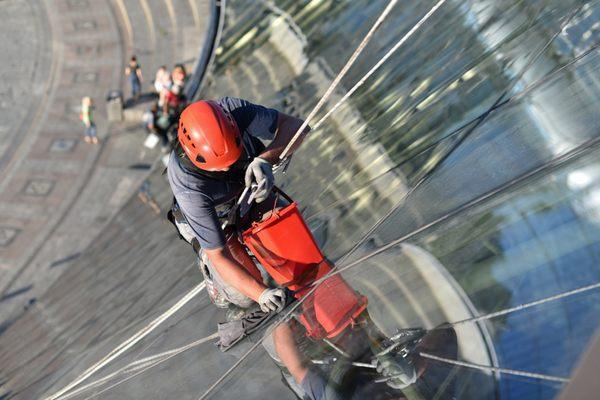 High-rise Window Cleaning At Your Service! #windowcleaning #windowcleaner #windowcleaners #highrisewindowcleaning #highrisewindowcleaner