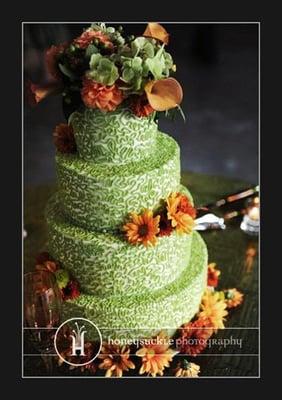 Cornelli lace wedding cake