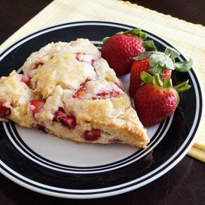 Delicious fresh scones, with Devonshire cream and jam, are served on weekends.