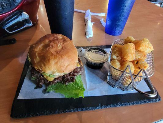 CHIPOTLE GUACAMOLE CHEESEBURGER