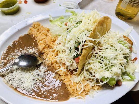 2 items plate: Chicken crispy taco and a chicken flaunta