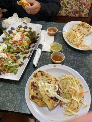 pupusas & sopes de pollo