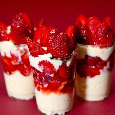 Fresas con crema /  strawberry cream