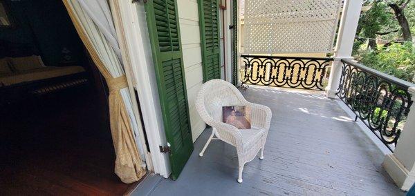 Porch where Degas painted his cousin.