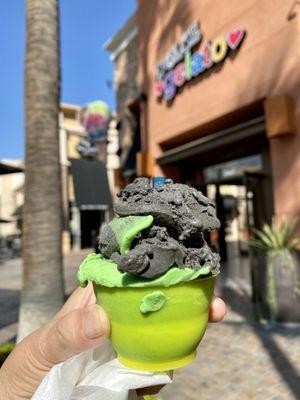 2 flavors kid size: Toasted Black Sesame and The Little Mermaid(pandan) both are vegan but so goood.