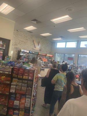 Long line no cashiers