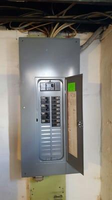 Replacement of an old fuse box