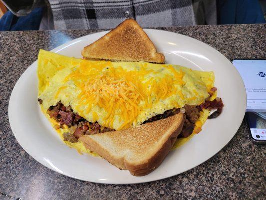 Dixie Pig omelet w/toast