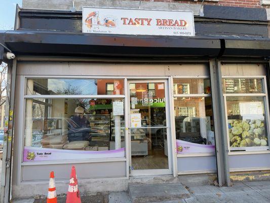 Front to the bakery on manhattan ave corner