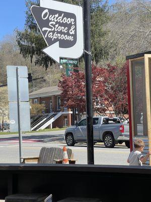 Patio beers and a food truck 5 steps away- heaven