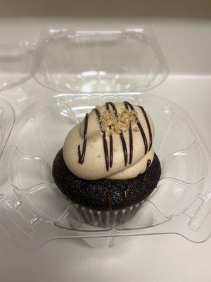 Peanut butter chocolate cupcake