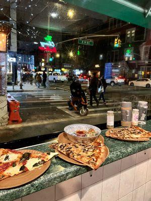 Margherita,Mushrooms or pepperoni pizza slice?
 
 Best Pizza NYC East Village