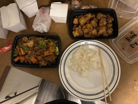 General Tso's with white rice and Szechuan beef with extra meat.