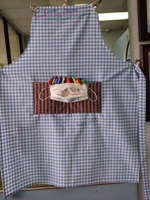 Please join us to decorate this apron with warm messages and wishes.