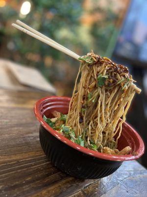 Floating garlic noodles