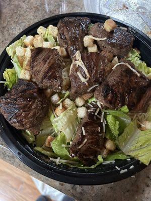 Steak tips salad