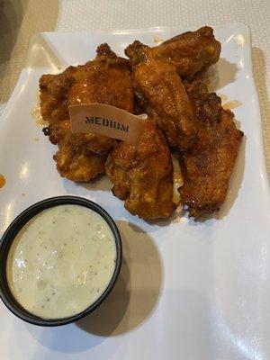 Medium wings