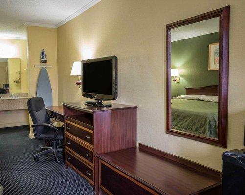 Rodeway Inn & Suites Plymouth Hwy 64