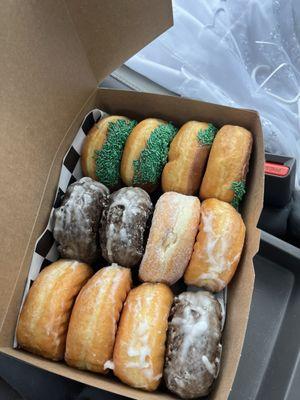 Not too many "mom & pop" donut places out there anymore. This is one of the best!