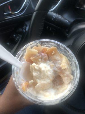 Peach cobbler sundae