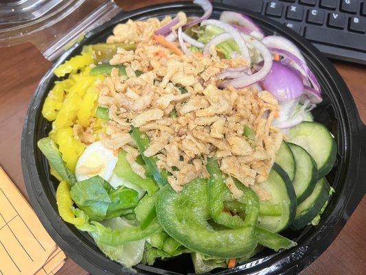 Veggie salad + crispy onion straws