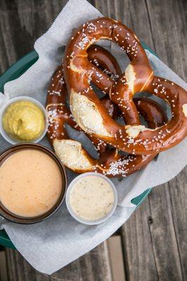 Soft pretzels, served with beer cheese, mustard, and dürty dressing